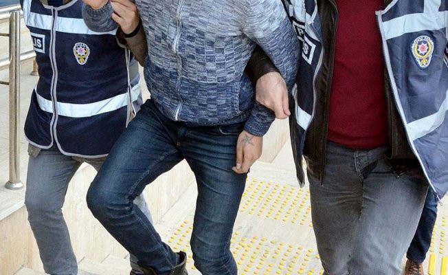 İzmir'de Cumhurbaşkanına hakaret eden 8 kişi gözaltına alındı
