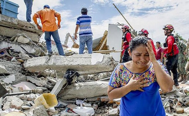 Kolombiya'da bina çöktü