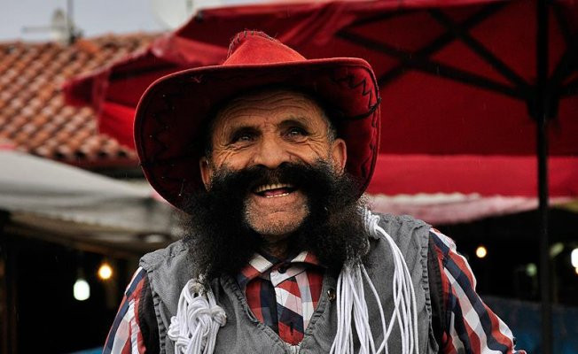 Merzifon sokaklarının seyyar satıcısı 'Pala Kovboy'