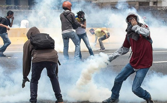 Venezuela'daki gösterilerde ölenlerin sayısı artıyor