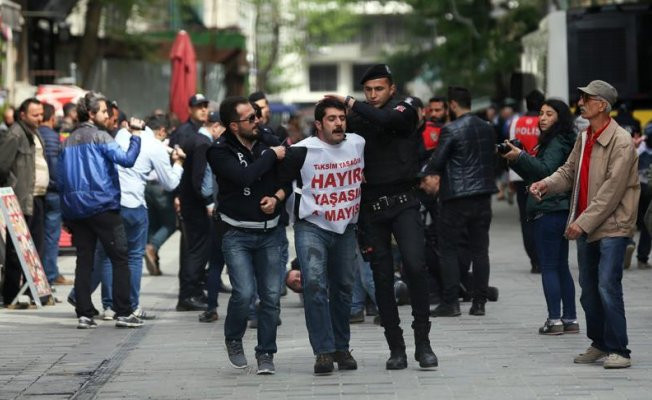 İstanbul'daki 1 Mayıs gösterilerine polis müdahalesi