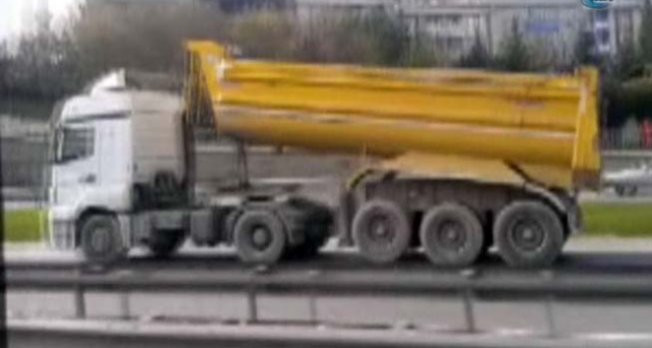 İstanbul'daki hafriyat kamyonu dehşeti kamerada İzle
