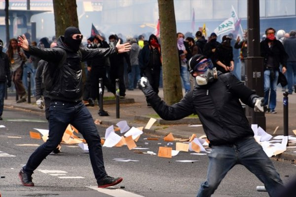 Paris sokaklarında 1 Mayıs kutlamaları sırasında büyük olaylar yaşandı