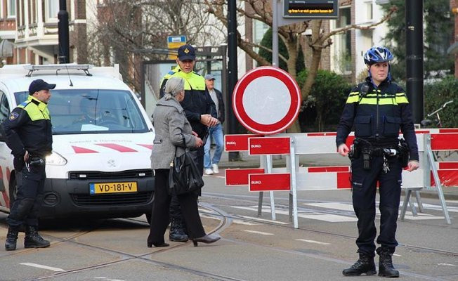 Amsterdam'da bir araç metro istasyonuna çarptı: 8 yaralı