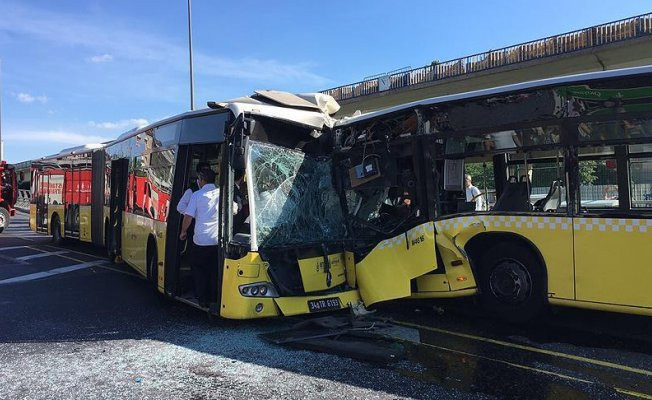İstanbul'da metrobüs kazası: 32 yaralı