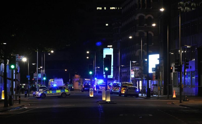 Londra Köprüsü'nde terör saldırısı: 3'ü saldırgan 9 ölü VİDEO İZLE