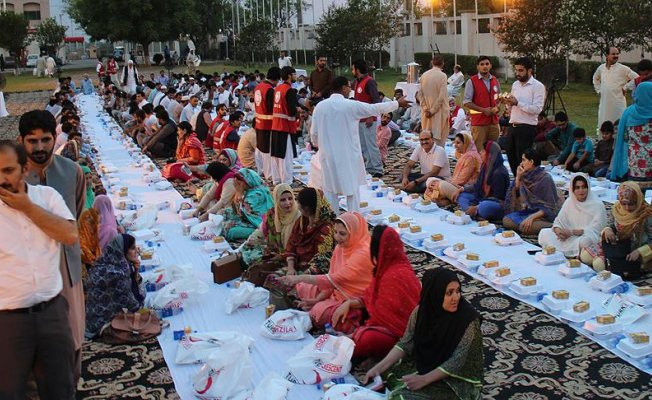 Türk Kızılayı ramazanda Pakistan halkını yalnız bırakmadı