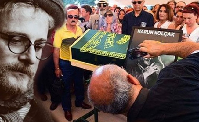 Harun Kolçak'ın cenazesinde selfie şoku! Sosyal medyada büyük tepki!