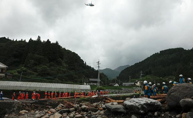 Japonya'daki sellerde 16 kişi öldü