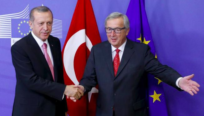 Juncker : AB'ye katılmak isteyen, birliğin değerlerine katılır