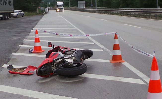 Motosikletle hız kazası: 2 ölü