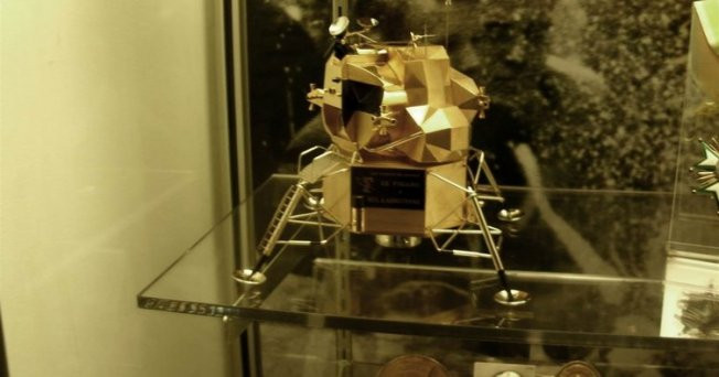 Neil Armstrong müzesindeki "Altın Ay Modülü" çalındı