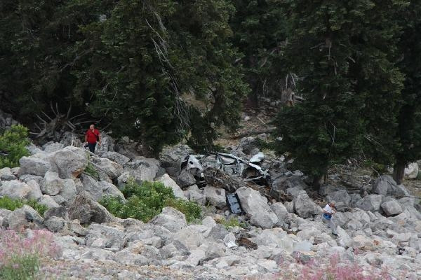 Otomobil, 100 metrelik yamaçtan yuvarlandı: 2 ölü, 2 yaralı