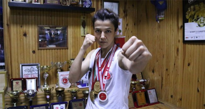 Tekstil atölyesinden Türkiye Şampiyonluğuna video izle