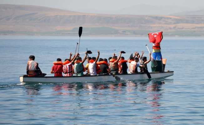 Ahlat’ta dragon ve yüzme yarışları yapıldı