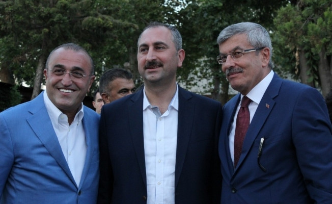 Bakan Gül Edirne’de nişan törenine katıldı