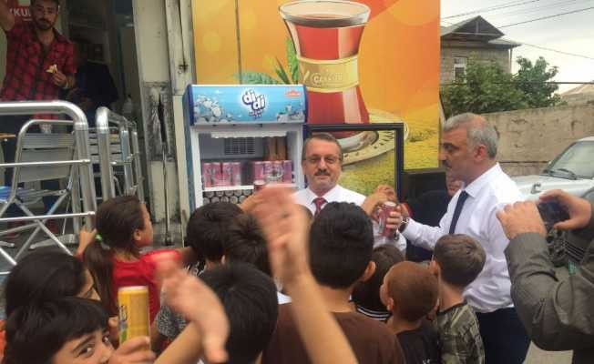 Bakü’de Türk çayı ikram edildi