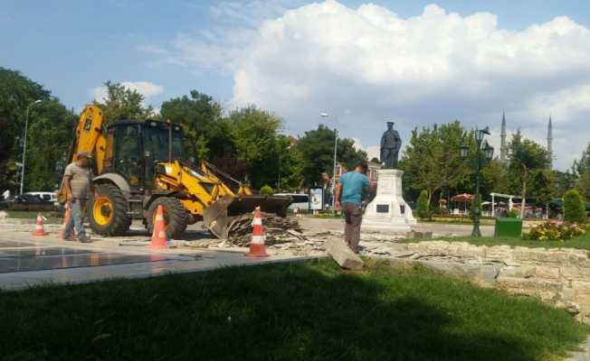 Başkan Gürkan: “Atatürk anıtı bir yıl sonra yeniden düzenlenecek”