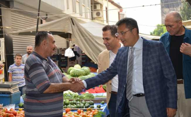 Başkan Pamuk, pazarcıların sorunlarını dinledi
