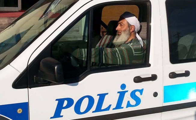 Burası Türkiye! Sarıklı- sakallı polis şaşkınlığı