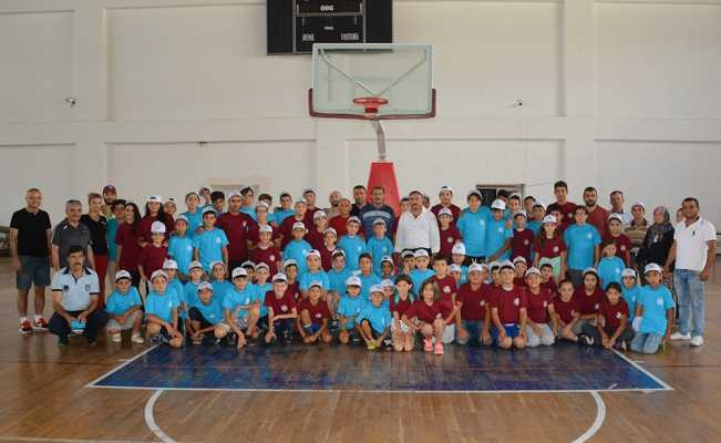 Dinar Belediyesi’nden, yaz spor okulu öğrencilerine büyük jest
