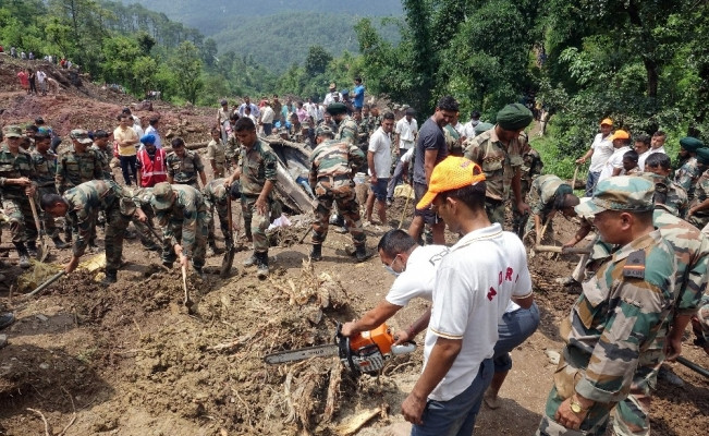 Hindistan’da toprak kayması: 46 ölü