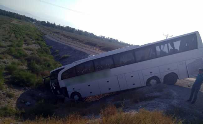 Iğdır’da yolcu otobüsü şarampole uçtu