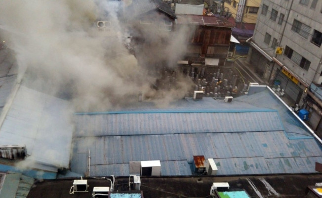 Japonya’da ünlü Tsukiji balık pazarında yangın