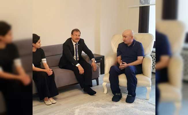 Başbakan Yardımcısı Çavuşoğlu, 15 Temmuz kahramanı Turgut Aslan’ı ziyaret etti