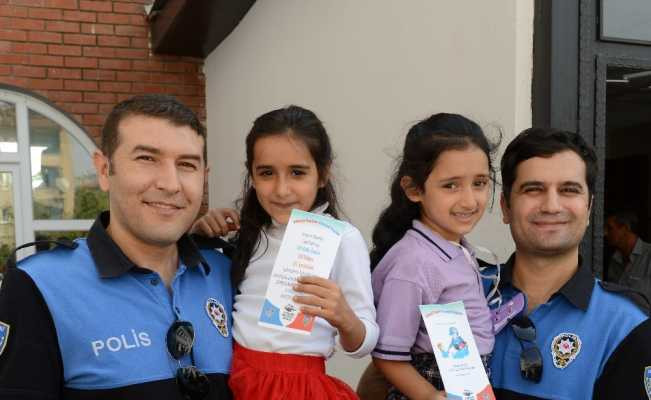 Bingöl polisi,çocukları broşürle uyardı