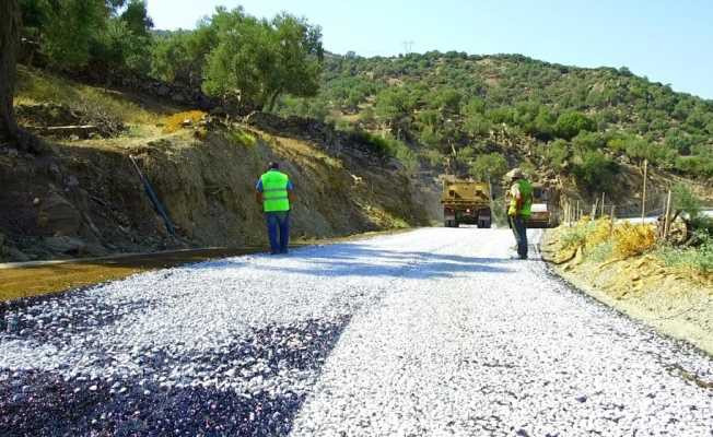 Demirçay-Avcılar yolunda asfaltlama çalışmaları devam ediyor