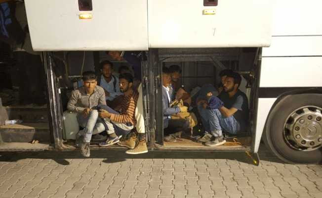Doğubayazıt’ta otobüsten 142 kaçak göçmen çıktı