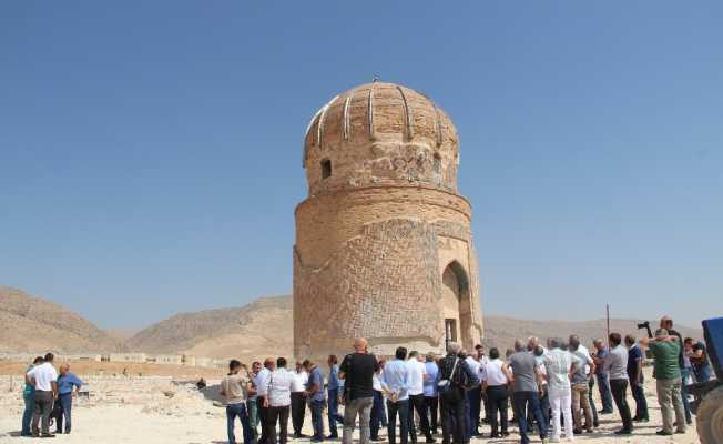 Eski bakan ve bürokratlar Hasankeyf’i gezdi