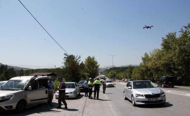 Jandarma ve polisten droneli trafik denetimi