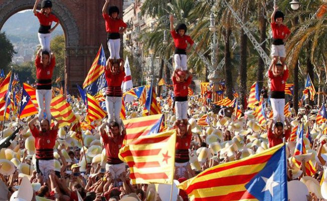 Katalanlar bağımsızlık için yürüdü
