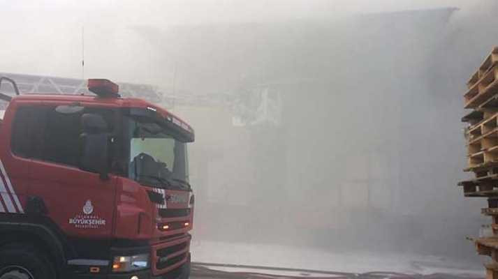 Hadımköy'de büyük yangın! İtfaiye araçları olay yerinde