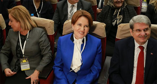 Meral Akşener, İYİ Parti'nin genel başkanı seçildi
