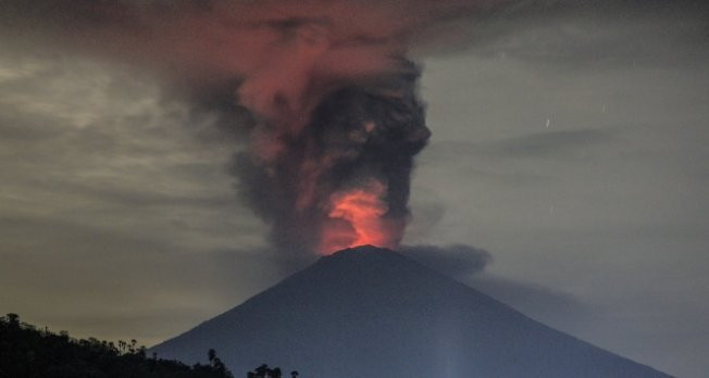 Bali'de üst seviyede volkan alarmı