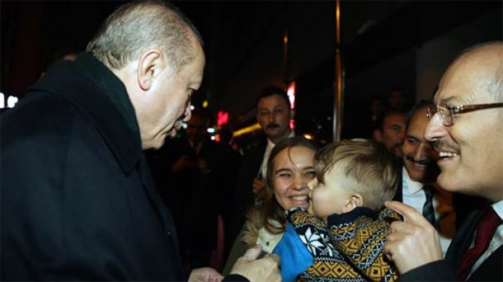 Cumhurbaşkanı Erdoğan, minik adaşı ile buluştu video izle