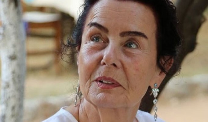Fatma Girik, 50 yıldır kendisini takip eden hayranından şikayetçi oldu!