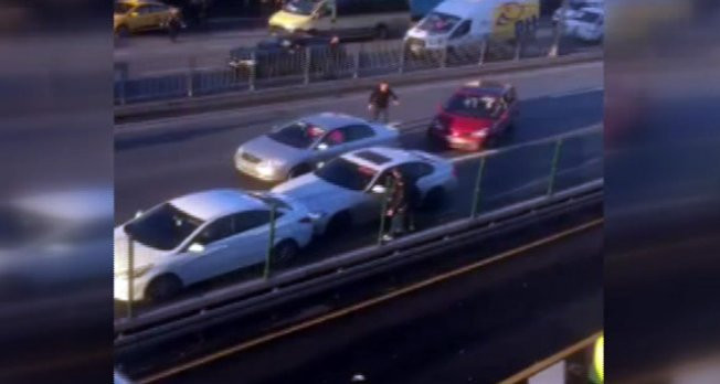 İstanbul Avcılar'da araca silahlı saldırı kamerada izle
