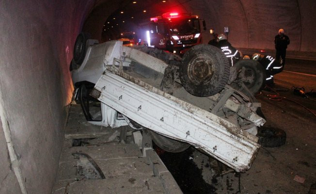 Tünelde feci kaza : 1 ölü 3 yaralı