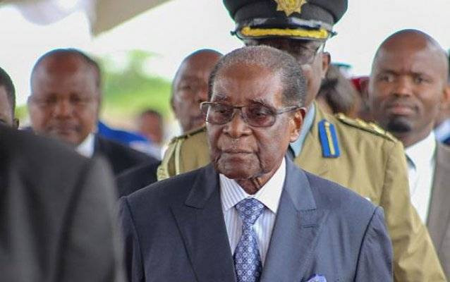 Zimbabve Devlet Başkanı istifa etti!