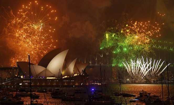 Avusturalya yeni yıl gösterilerinde eşcinsel evlilik yasasının kabulünü kutladı