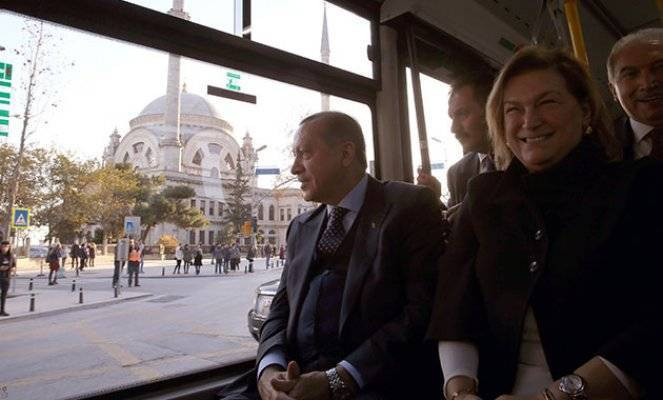 Cumhurbaşkanı Erdoğan elektrikli otobüsle yolculuk etti