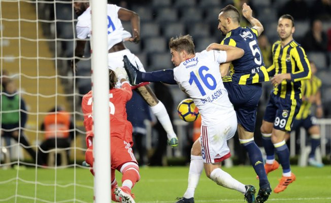 Fenerbahçe'de 3 futbolcu cezalı duruma düştü