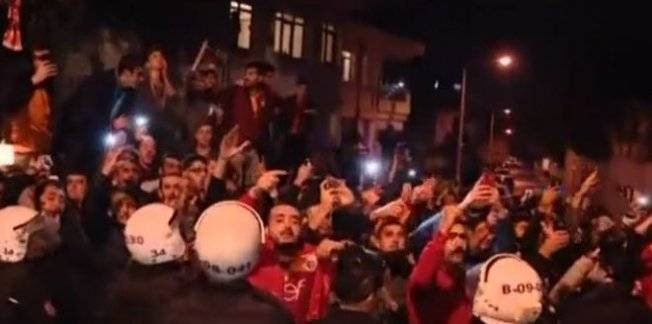 Galatasaraylılar'dan Florya'da Fatih Terim'li protesto