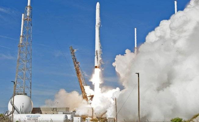 NASA'dan bir ilk: SpaceX üretimi araçları uzaya gönderdi - İzle