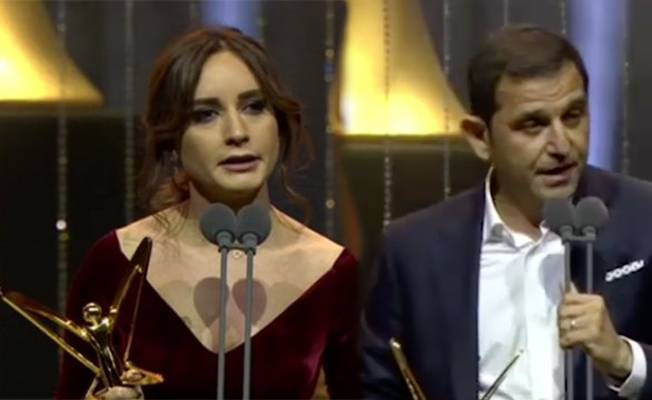 Nazlı Çelik ve Fatih Portakal'ın ödül konuşmasındaki fark video izle