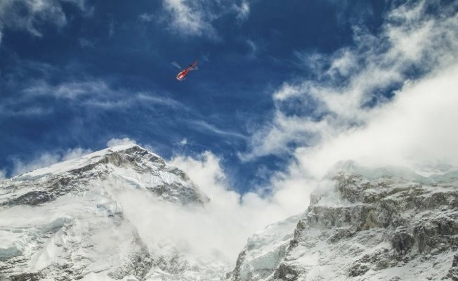 Nepal, Everest’e tek başına tırmanmayı yasakladı